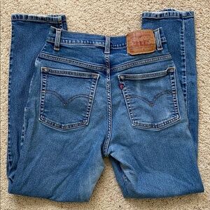 Vintage Levi’s 550 Tapered Leg. 28 x 27.